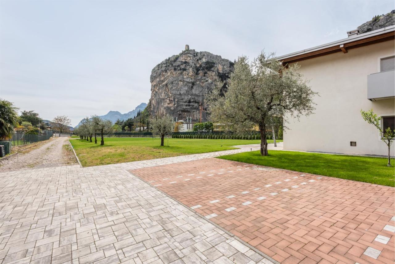 Casa Flavia, Mountains & River アルコ エクステリア 写真